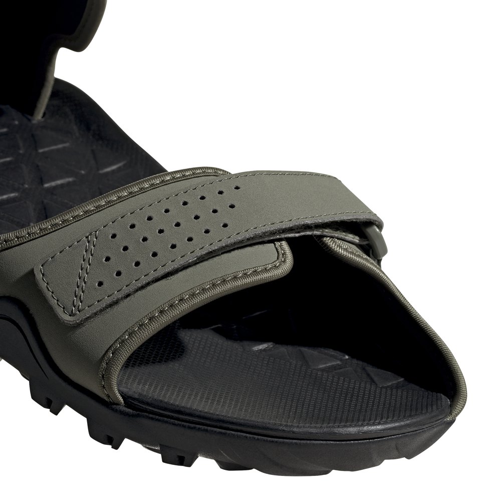 adidas Cyprex Ultra II 凉鞋